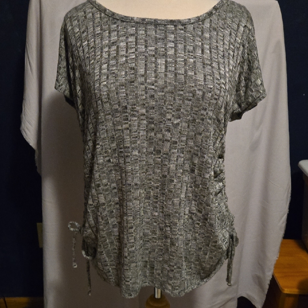 Textured Gray Short Sleeve Top With Adjustable Sinched Sides